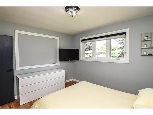 118 Seneca Drive, Ancaster, ON - Indoor Photo Showing Bedroom