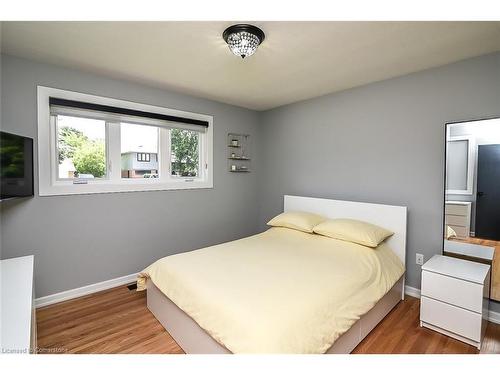 118 Seneca Drive, Ancaster, ON - Indoor Photo Showing Bedroom