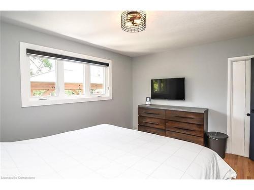 118 Seneca Drive, Ancaster, ON - Indoor Photo Showing Bedroom