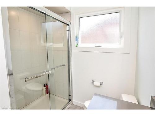 118 Seneca Drive, Ancaster, ON - Indoor Photo Showing Bathroom