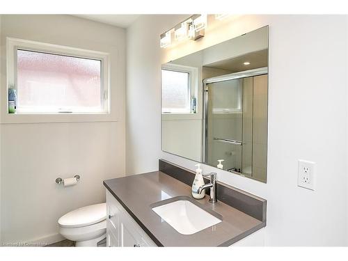 118 Seneca Drive, Ancaster, ON - Indoor Photo Showing Bathroom