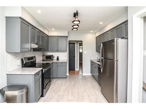 118 Seneca Drive, Ancaster, ON - Indoor Photo Showing Kitchen