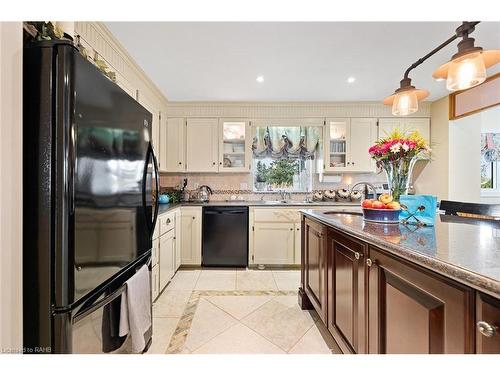 18234 Mississauga Road, Caledon, ON - Indoor Photo Showing Kitchen With Double Sink