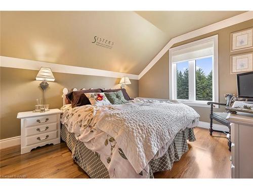 18234 Mississauga Road, Caledon, ON - Indoor Photo Showing Bedroom