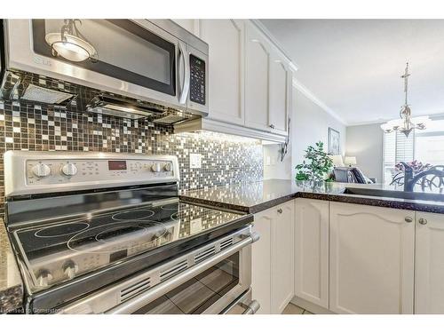 409-1998 Ironstone Drive, Burlington, ON - Indoor Photo Showing Kitchen