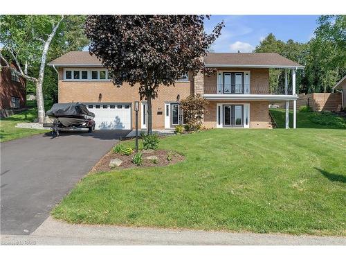 837 Danforth Place, Burlington, ON - Outdoor With Facade