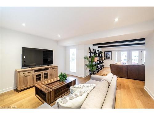 837 Danforth Place, Burlington, ON - Indoor Photo Showing Living Room