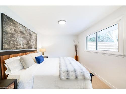 837 Danforth Place, Burlington, ON - Indoor Photo Showing Bedroom