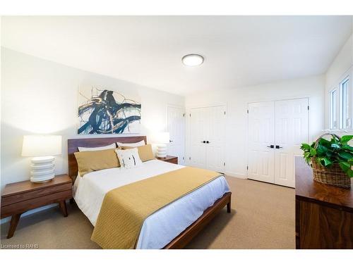 837 Danforth Place, Burlington, ON - Indoor Photo Showing Bedroom