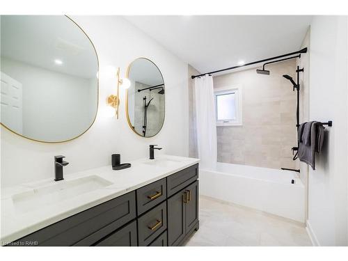 837 Danforth Place, Burlington, ON - Indoor Photo Showing Bathroom