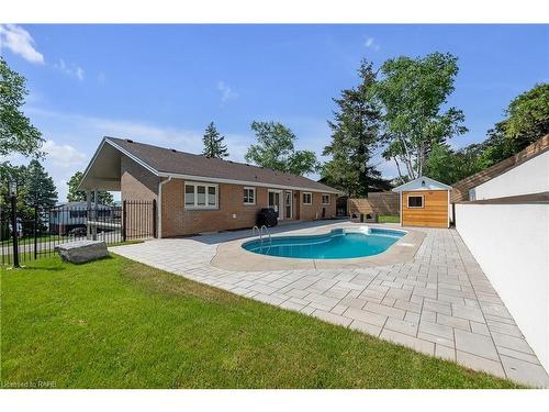 837 Danforth Place, Burlington, ON - Outdoor With In Ground Pool With Exterior