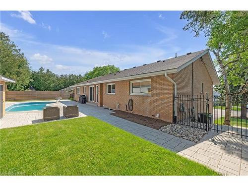 837 Danforth Place, Burlington, ON - Outdoor With In Ground Pool With Exterior