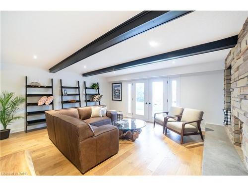 837 Danforth Place, Burlington, ON - Indoor Photo Showing Living Room