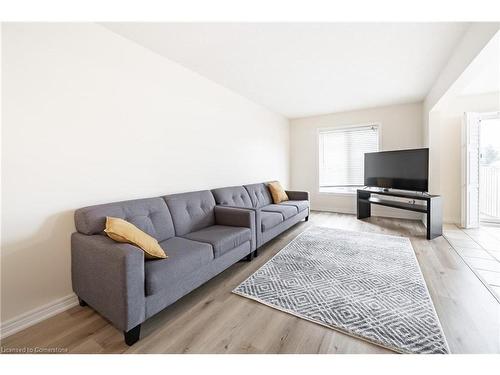 1148 Upper Wentworth Street, Hamilton, ON - Indoor Photo Showing Living Room