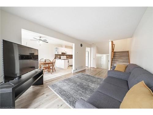 1148 Upper Wentworth Street, Hamilton, ON - Indoor Photo Showing Living Room