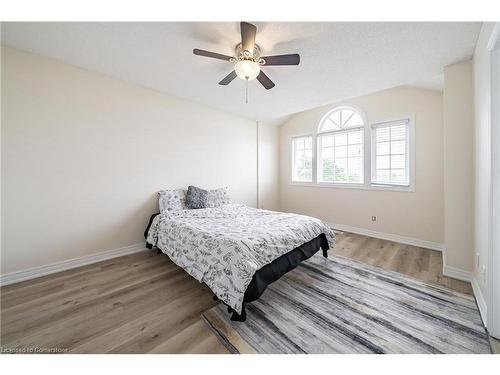 1148 Upper Wentworth Street, Hamilton, ON - Indoor Photo Showing Bedroom