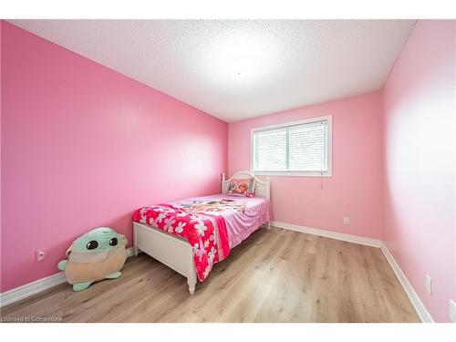 1148 Upper Wentworth Street, Hamilton, ON - Indoor Photo Showing Bedroom