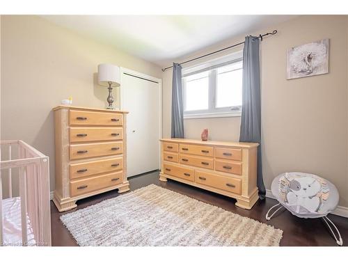 87 Monte Drive, Hamilton, ON - Indoor Photo Showing Bedroom