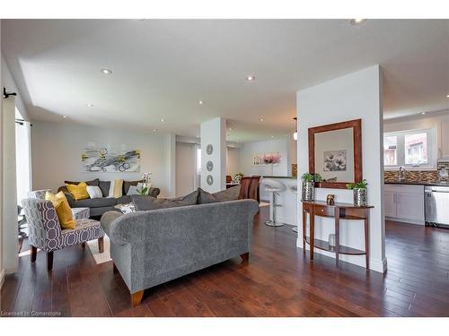 87 Monte Drive, Hamilton, ON - Indoor Photo Showing Living Room