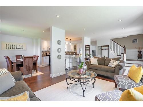 87 Monte Drive, Hamilton, ON - Indoor Photo Showing Living Room