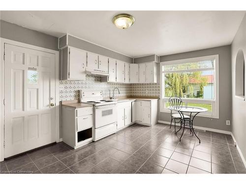 468 Mud Street W, Grassie, ON - Indoor Photo Showing Kitchen