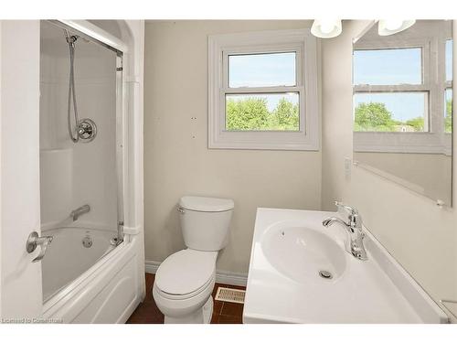 468 Mud Street W, Grassie, ON - Indoor Photo Showing Bathroom