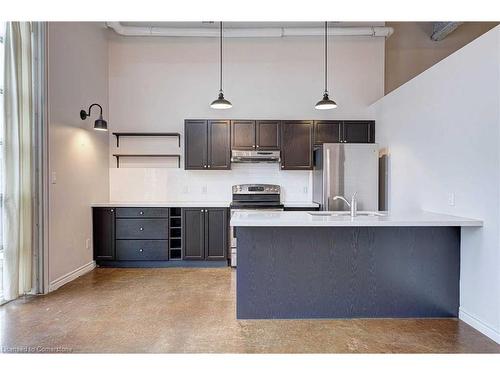 202-11 Rebecca Street, Hamilton, ON - Indoor Photo Showing Kitchen