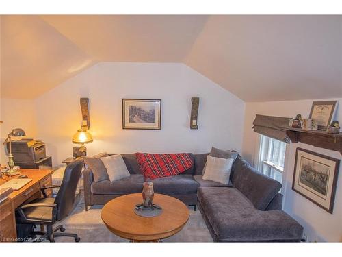 113 Dufferin Avenue, Brantford, ON - Indoor Photo Showing Living Room