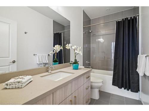 305-2007 James Street, Burlington, ON - Indoor Photo Showing Bathroom