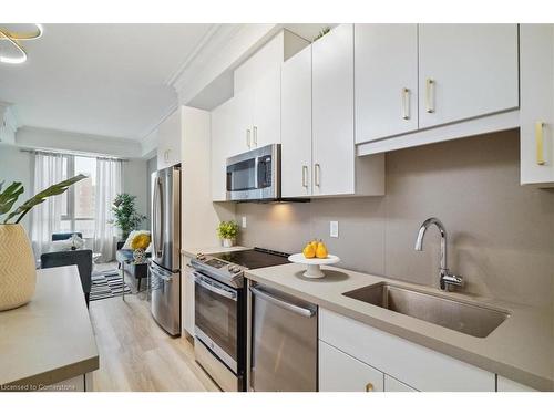 305-2007 James Street, Burlington, ON - Indoor Photo Showing Kitchen With Upgraded Kitchen