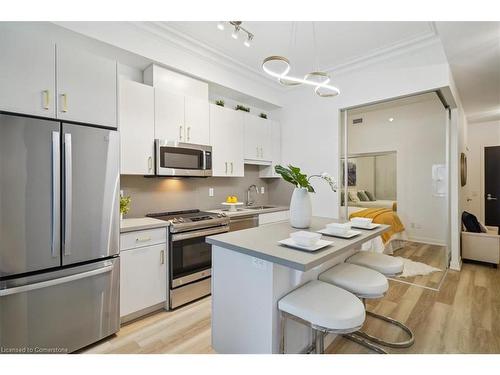 305-2007 James Street, Burlington, ON - Indoor Photo Showing Kitchen