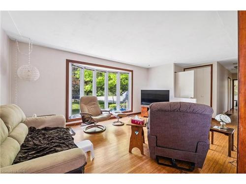 6299 Guelph Line, Burlington, ON - Indoor Photo Showing Living Room