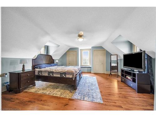 4932 Fly Road, Lincoln, ON - Indoor Photo Showing Bedroom