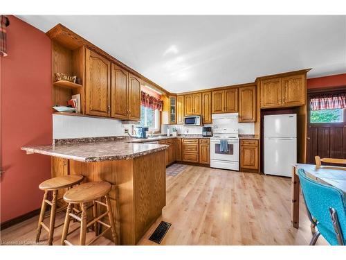 4932 Fly Road, Lincoln, ON - Indoor Photo Showing Kitchen