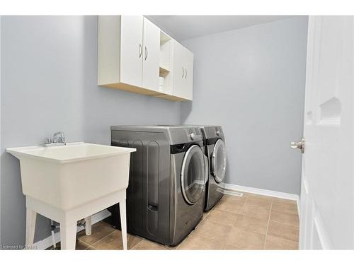 196 Bradley Avenue, Binbrook, ON - Indoor Photo Showing Laundry Room