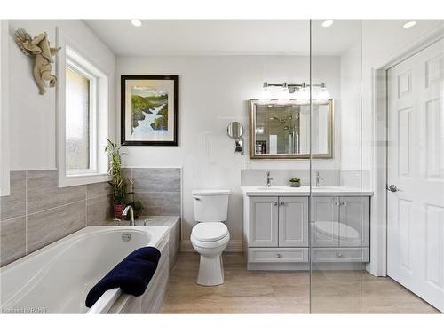 2189 Niagara Parkway, Fort Erie, ON - Indoor Photo Showing Bathroom