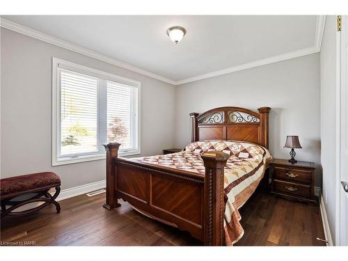 2189 Niagara Parkway, Fort Erie, ON - Indoor Photo Showing Bedroom