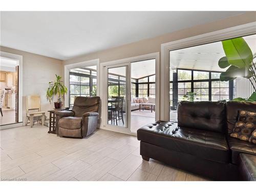 2189 Niagara Parkway, Fort Erie, ON - Indoor Photo Showing Living Room