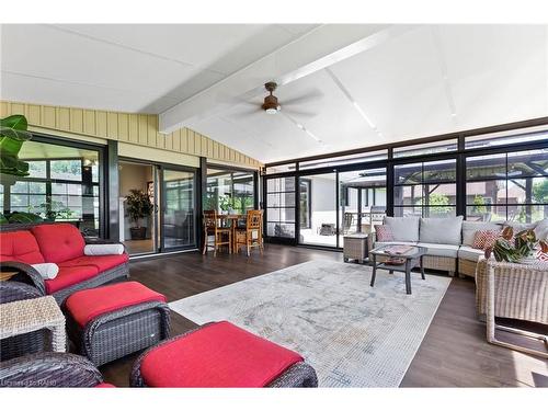 2189 Niagara Parkway, Fort Erie, ON - Indoor Photo Showing Living Room