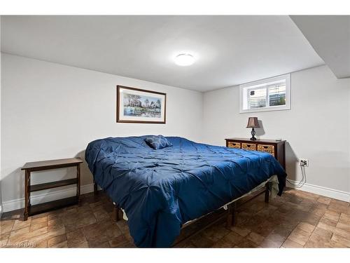 2189 Niagara Parkway, Fort Erie, ON - Indoor Photo Showing Bedroom