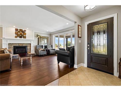 2189 Niagara Parkway, Fort Erie, ON - Indoor Photo Showing Living Room With Fireplace