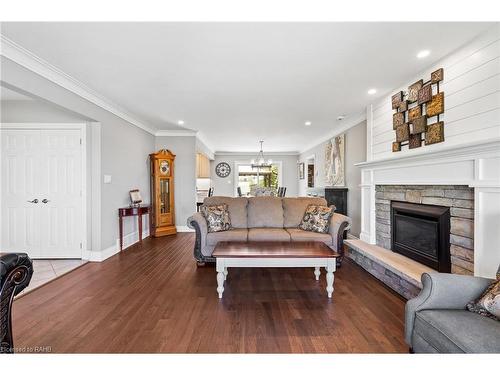 2189 Niagara Parkway, Fort Erie, ON - Indoor Photo Showing Living Room With Fireplace