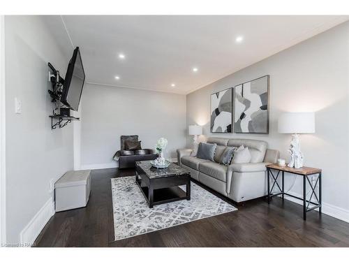 1223 Dunsmure Road, Hamilton, ON - Indoor Photo Showing Living Room