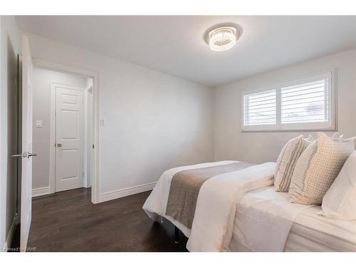 1223 Dunsmure Road, Hamilton, ON - Indoor Photo Showing Bedroom