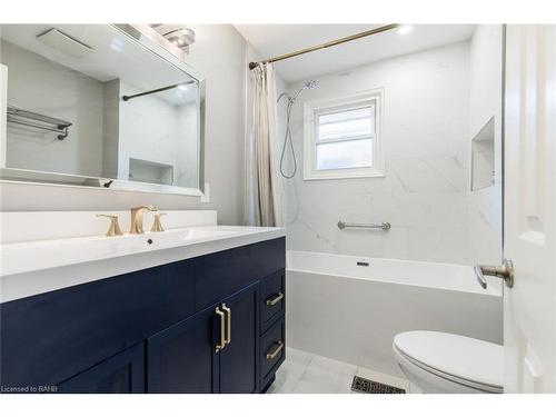 1223 Dunsmure Road, Hamilton, ON - Indoor Photo Showing Bathroom