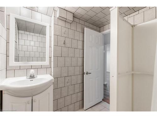 1223 Dunsmure Road, Hamilton, ON - Indoor Photo Showing Bathroom