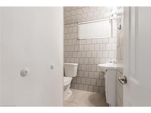 1223 Dunsmure Road, Hamilton, ON - Indoor Photo Showing Bathroom