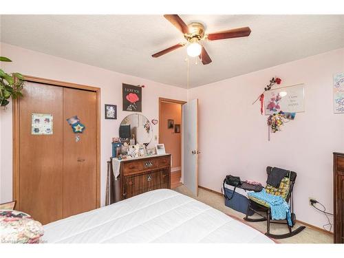 75 Hanover Place, Hamilton, ON - Indoor Photo Showing Bedroom