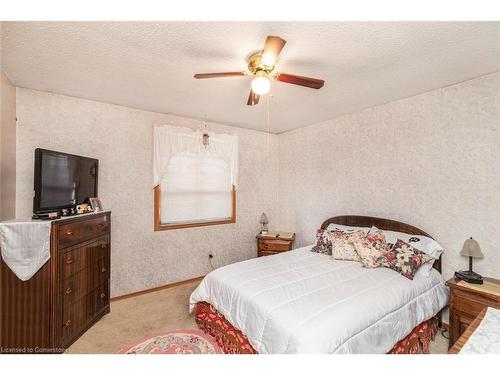 75 Hanover Place, Hamilton, ON - Indoor Photo Showing Bedroom