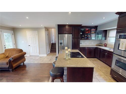 978 Ferndale Avenue, Fort Erie, ON - Indoor Photo Showing Kitchen With Double Sink With Upgraded Kitchen